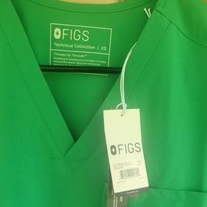 Figs New xs safety green scrub top with one pocket.